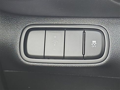 Used 2023 Hyundai Venue SE image 18