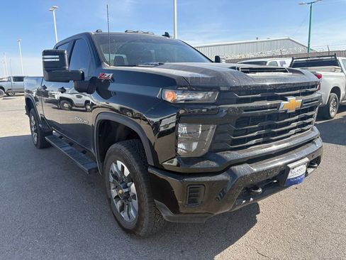 Used 2025 Chevrolet Silverado 2500 Custom w/ Custom Value Package image 6