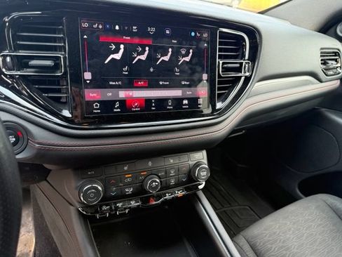 Used 2025 Dodge Durango GT AWD/4WD image 19