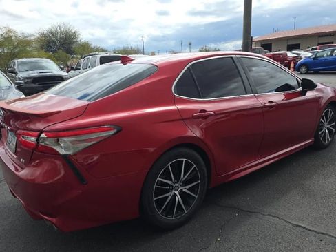 Used 2019 Toyota Camry SE w/ Carpet Mat Package image 4