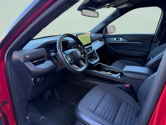 Used 2025 Ford Explorer ST-Line w/ Premium Package AWD/4WD image 4