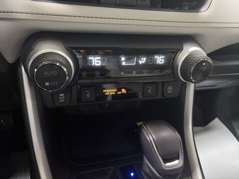 Used 2021 Toyota RAV4 XLE Premium image 22