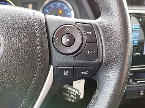 Used 2017 Toyota Corolla SE image 18