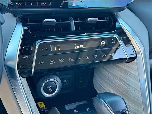 Used 2023 Toyota Venza Limited image 15