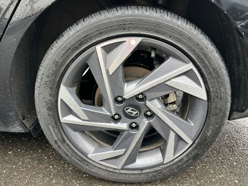 Used 2025 Hyundai Elantra SEL image 31