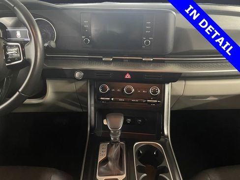 Used 2024 Kia Carnival LX FWD image 11