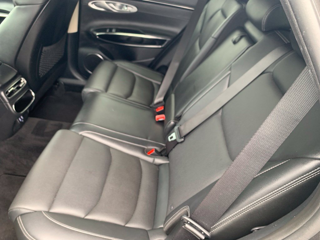 Used 2025 Genesis GV70 2.5T AWD/4WD image 18