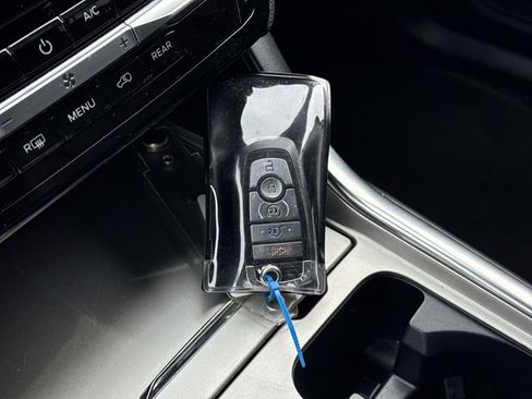 Used 2024 Ford Explorer Limited image 36