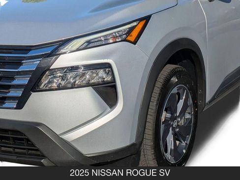 Used 2025 Nissan Rogue SV FWD image 10