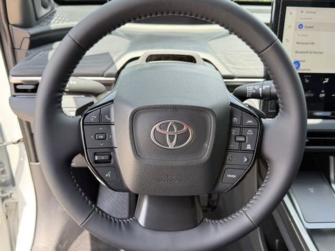 Used 2026 Toyota C-HR AWD/4WD image 11