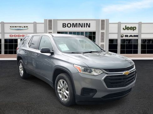 Used 2018 Chevrolet Traverse LS image 2