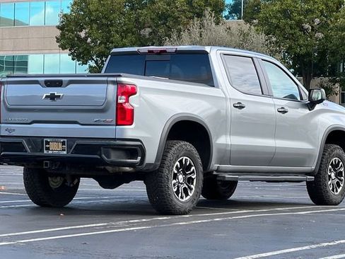 Used 2024 Chevrolet Silverado 1500 ZR2 w/ Technology Package image 4