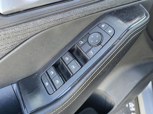 Used 2023 Nissan Rogue SV image 9