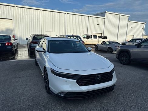 Used 2024 Honda Accord Touring image 3