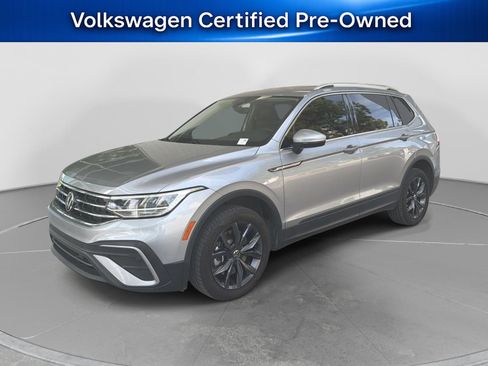 Certified 2023 Volkswagen Tiguan SE FWD image 1