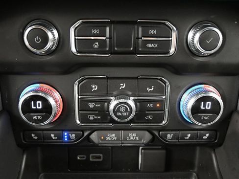 Used 2022 GMC Yukon SLT w/ SLT Luxury Package AWD/4WD image 21