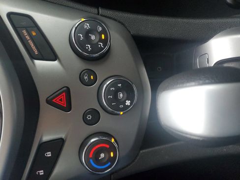 Used 2020 Chevrolet Sonic LT w/ Convenience Package image 9