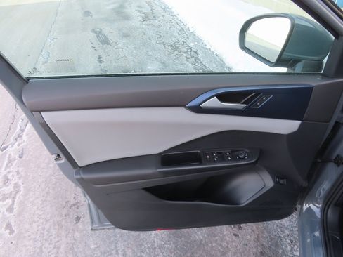 Used 2023 Volkswagen Taos SE w/ Panoramic Sunroof Package image 30