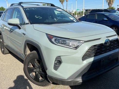 Used 2021 Toyota RAV4 XLE w/ Convenience Package AWD/4WD image 3