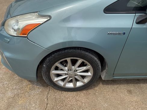 Used 2013 Toyota Prius V Five image 2