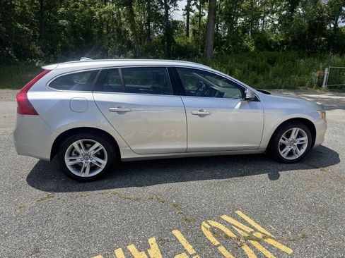Used 2015 Volvo V60 T5 Premier AWD/4WD image 5