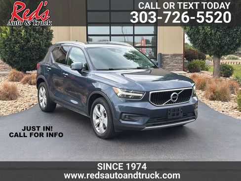 Used 2021 Volvo XC40 T5 Momentum AWD/4WD image 1