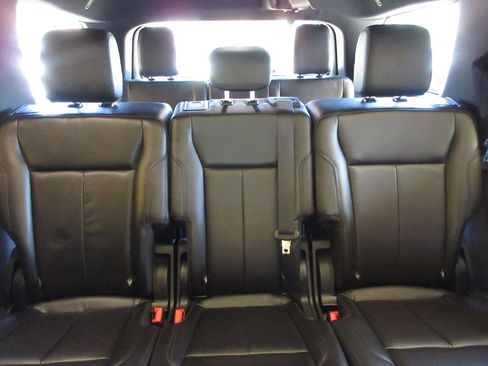 Used 2020 Ford Expedition XLT w/ Equipment Group 202A RWD image 26