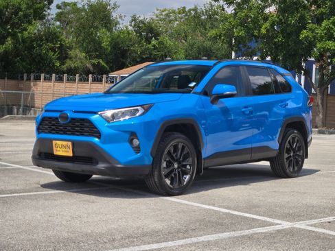 Used 2021 Toyota RAV4 XLE Premium FWD image 7