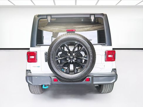 Used 2023 Jeep Wrangler Unlimited Sahara AWD/4WD image 5