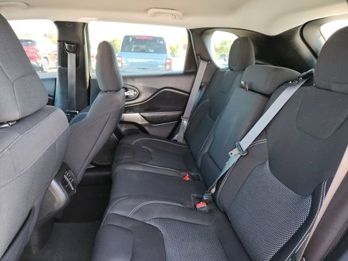 Used 2021 Jeep Cherokee Latitude image 9