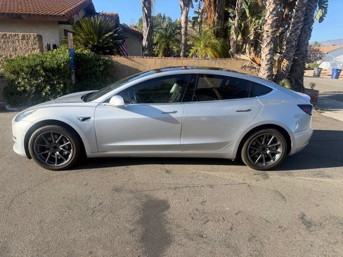 Used 2018 Tesla Model 3 Long Range RWD image 9