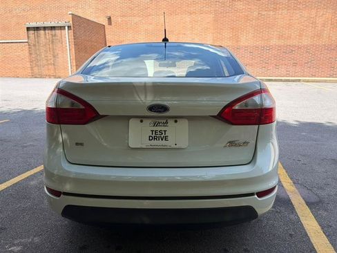 Used 2014 Ford Fiesta SE FWD image 5
