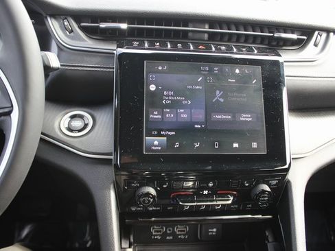 Used 2023 Jeep Grand Cherokee Altitude image 4