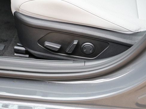 New 2025 Hyundai Elantra Limited image 24