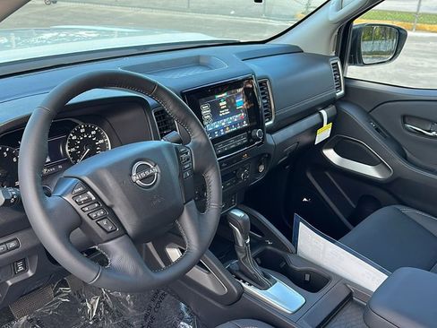 Used 2024 Nissan Frontier SV w/ SV Convenience Package image 12