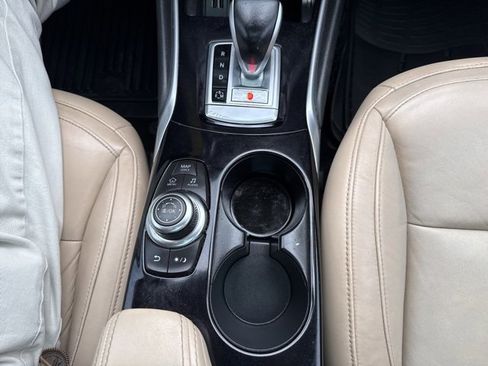 Used 2017 INFINITI QX30 Premium w/ Navigation Package image 25