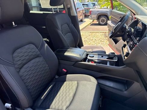 Used 2023 Nissan Pathfinder SV w/ SV Premium Package AWD/4WD image 15