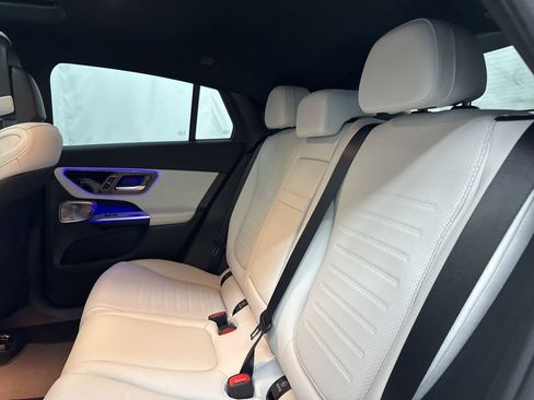 Used 2025 Mercedes-Benz GLC 300 4MATIC image 19