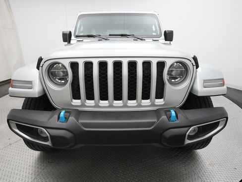 Used 2022 Jeep Wrangler Unlimited Sahara w/ Cold Weather Group image 21