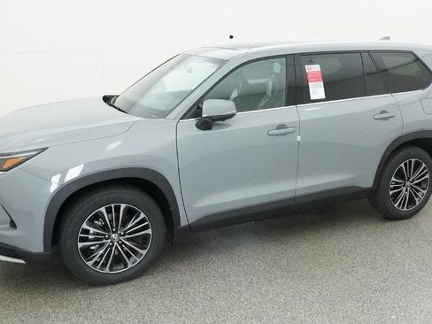 New 2026 Toyota Grand Highlander Hybrid MAX Platinum image 17