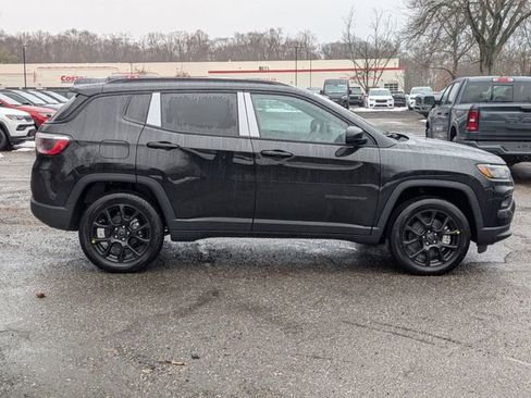 New 2026 Jeep Compass Latitude image 2