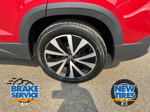 Certified 2023 Volkswagen Taos SE w/ Panoramic Sunroof Package AWD/4WD image 9