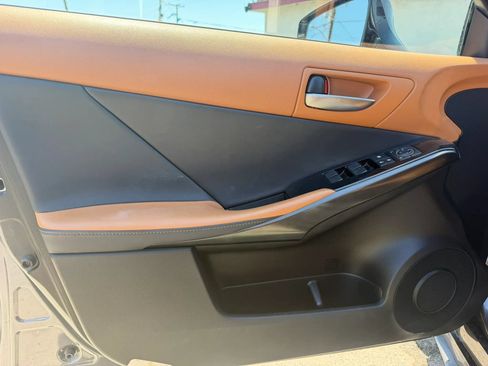 Used 2022 Lexus IS 300 RWD image 9