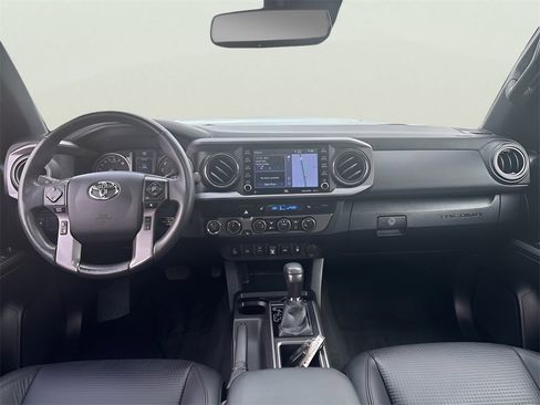 Used 2022 Toyota Tacoma TRD Off-Road image 15