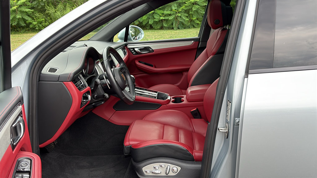 Used 2024 Porsche Macan GTS AWD/4WD image 9