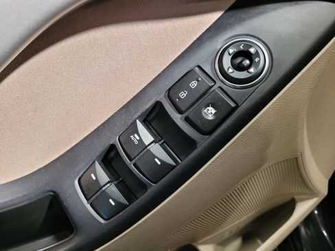 Used 2016 Hyundai Elantra Value Edition FWD image 27
