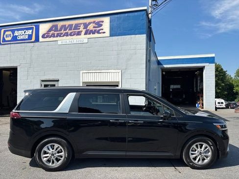 Used 2023 Kia Carnival LX FWD image 7