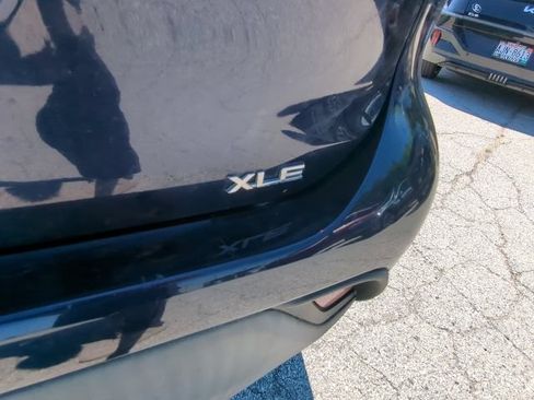 Used 2021 Toyota Highlander XLE FWD image 14