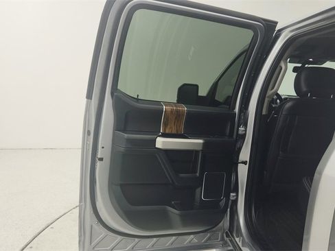 Used 2020 Ford F150 Lariat image 23