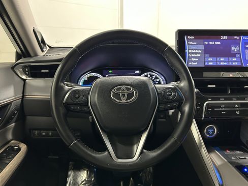 Used 2022 Toyota Venza XLE AWD/4WD image 13